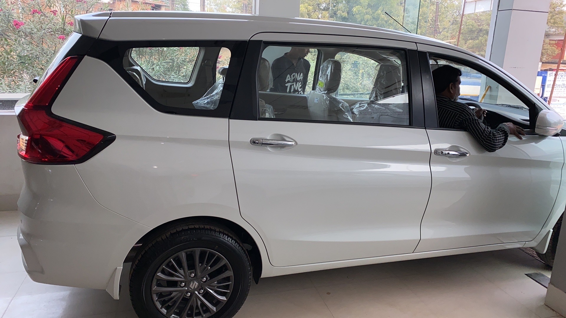 Khushbu Tour and Travels fleet